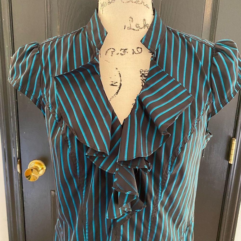 EXPRESS - Pretty Stripe Top w Cap Sleeves